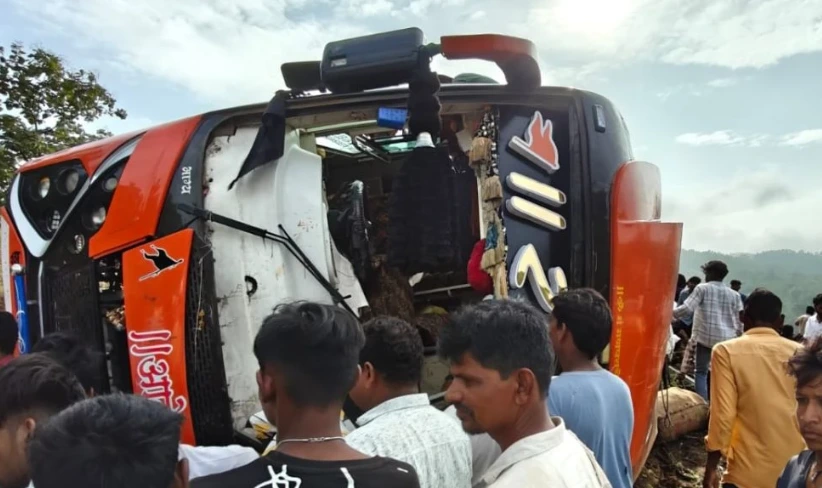 बड़वानी हादसा: नर्मदा परिक्रमा यात्रियों से भरी बस पलटी, एक की मौत, 30 से अधिक घायल – पहाड़ी रास्ते पर बड़ा हादसा